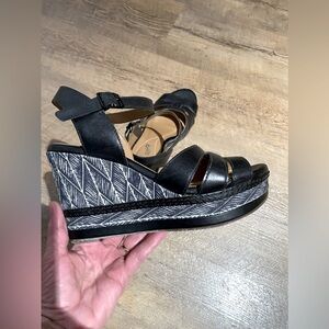 Clark’s Collection soft cushion size 7 black. 4” high.